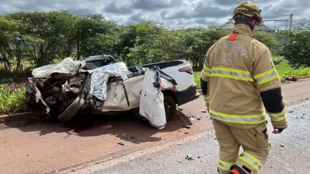 Engenheiro agrônomo morre após caminhonete bater de frente com bitrem na BR-452, em Rio Verde