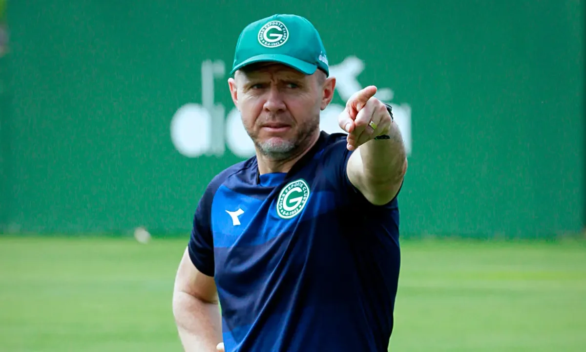 “Enquanto houver chances, vamos sonhar”: Mozart não desiste de acesso após empate do Goiás