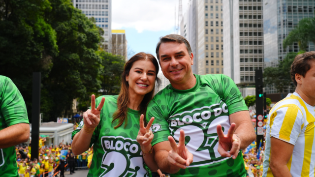 Entenda por que Flávio Bolsonaro virou alvo de operações e teve passaportes cancelados