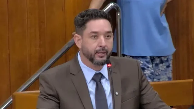 ‘Era o último da fila’, diz Thialu Guiotti ao ser eleito presidente da Câmara de Goiânia por unanimidade
