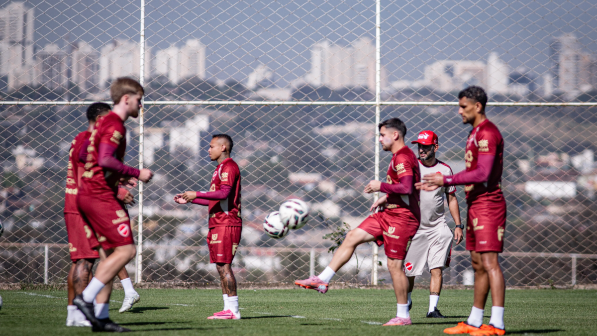 Escalação do Vila: Dudu será titular e Guto Ferreira faz mudança na lateral; veja o time que encara o Juventude