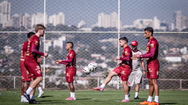 Escalação do Vila: Dudu será titular e Guto Ferreira faz mudança na lateral; veja o time que encara o Juventude