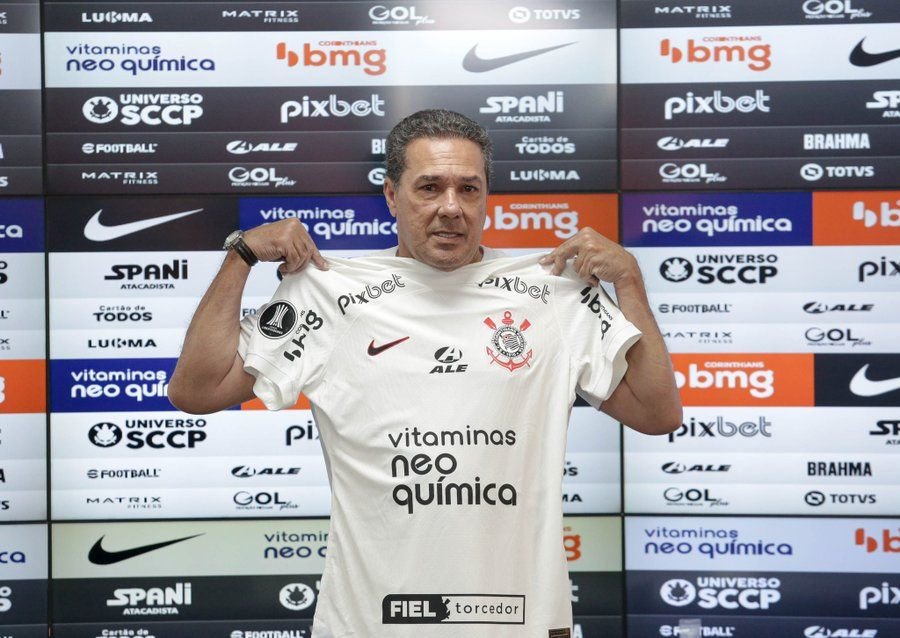 Especulado como diretor, Luxemburgo teve último trabalho como técnico no Corinthians