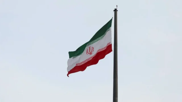 Estudante iraniana de 23 anos é condenada à pena de morte por postagens nas redes sociais
