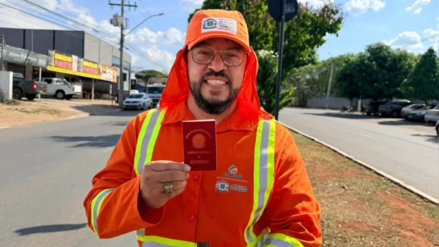 Ex-gari se forma em Direito e planeja emoldurar uniforme da Comurg: ‘lembrar as raízes’