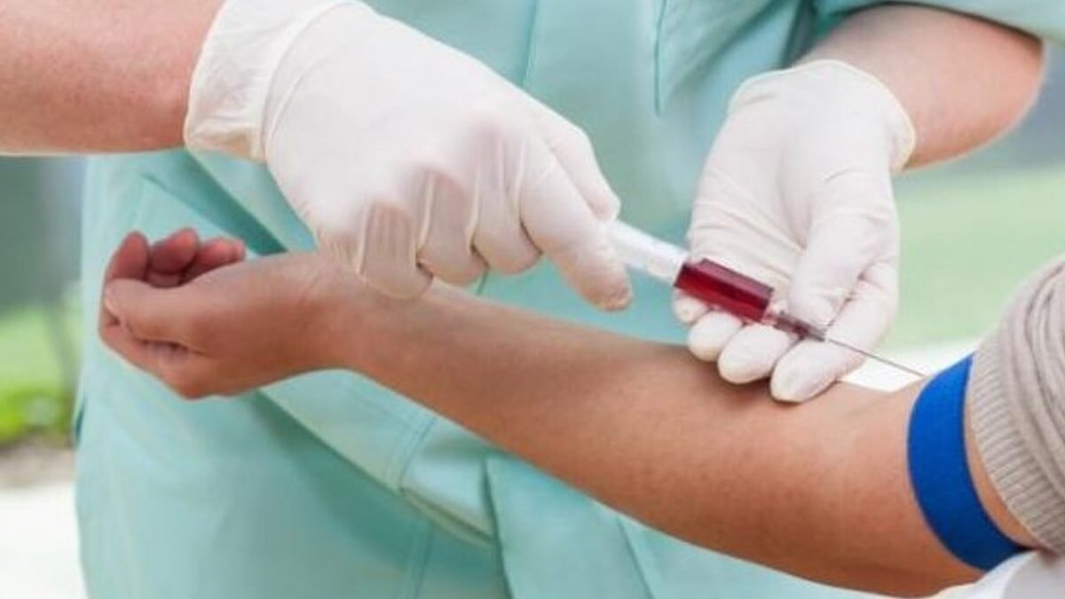 Exame de sangue que busca detectar mais de 50 tipos de câncer chega ao Brasil; entenda