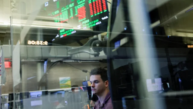 Fed sinaliza juros altos por mais tempo e nova alta em dezembro é possível