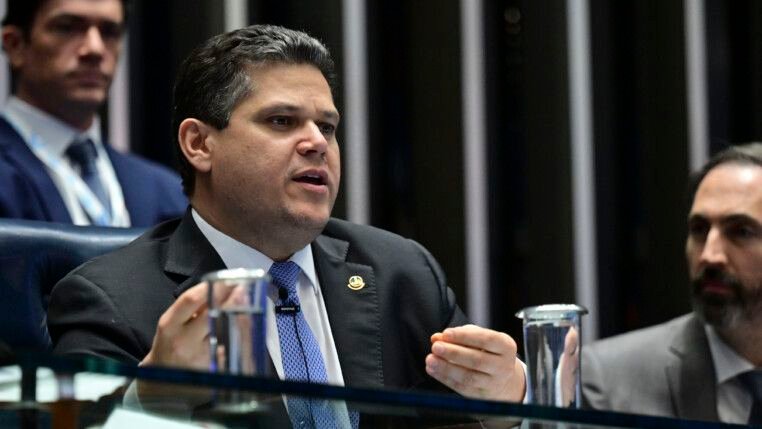 feed-image-1792024279 Senado aprova PEC do fim da escala 6×1 em primeiro turno