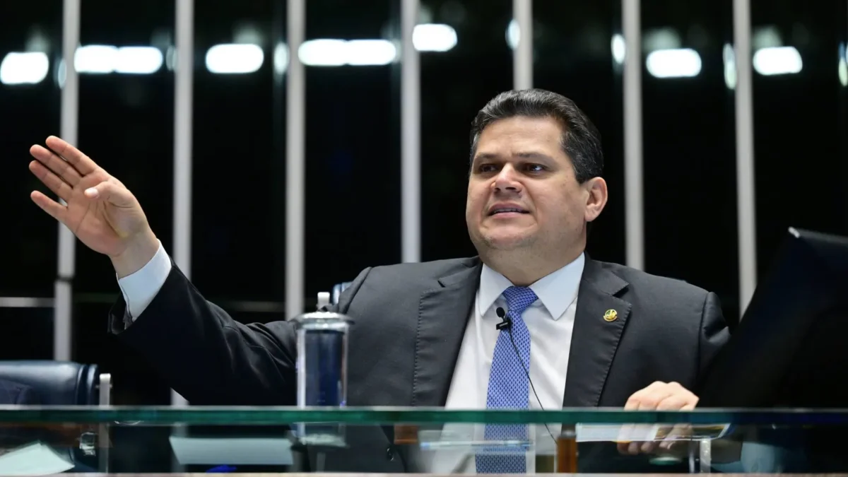 Fim da escala 6×1 será promulgado nesta sexta-feira, diz Alcolumbre