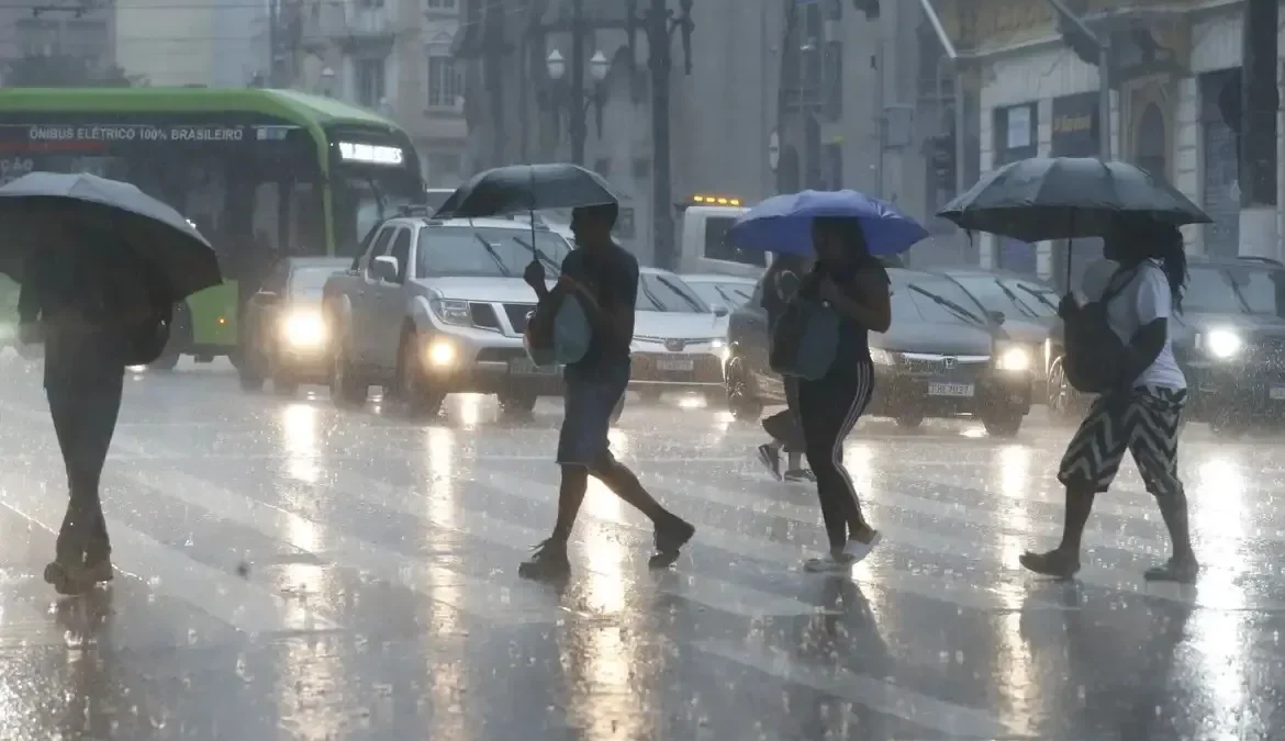 Fim de semana de eleições terá risco de tempestades, vento forte e queda de temperatura
