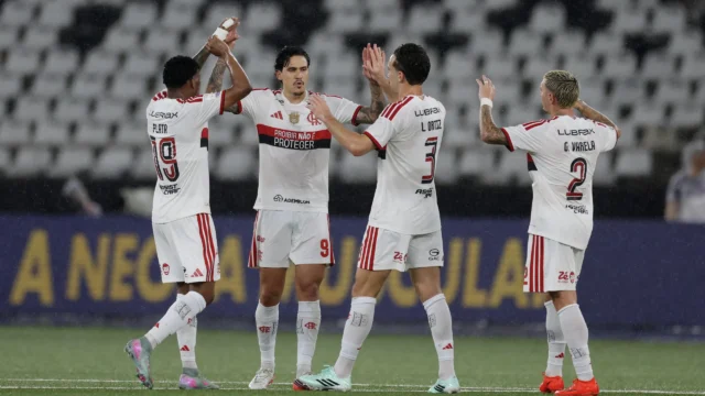 Flamengo goleia o Vasco por 4 a 1 pelo Campeonato Brasileiro