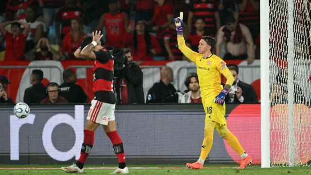 Flamengo perde para o Estudiantes nos pênaltis e está fora da Libertadores