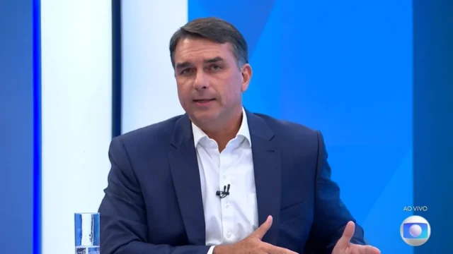 Flávio Bolsonaro descarta reeleição e mudança na Constituição para permitir sucessão de parentes