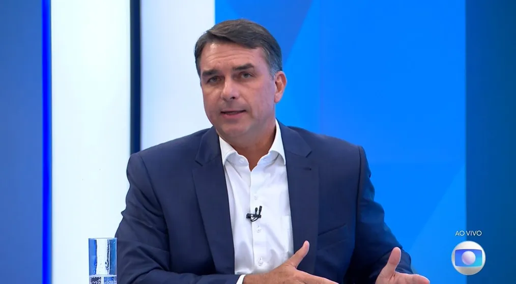 Flávio Bolsonaro descarta reeleição e mudança na Constituição para permitir sucessão de parentes