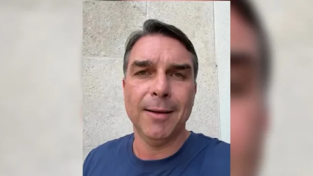 Flávio Bolsonaro disse, na segunda-feira, que nunca pensou em sair do país