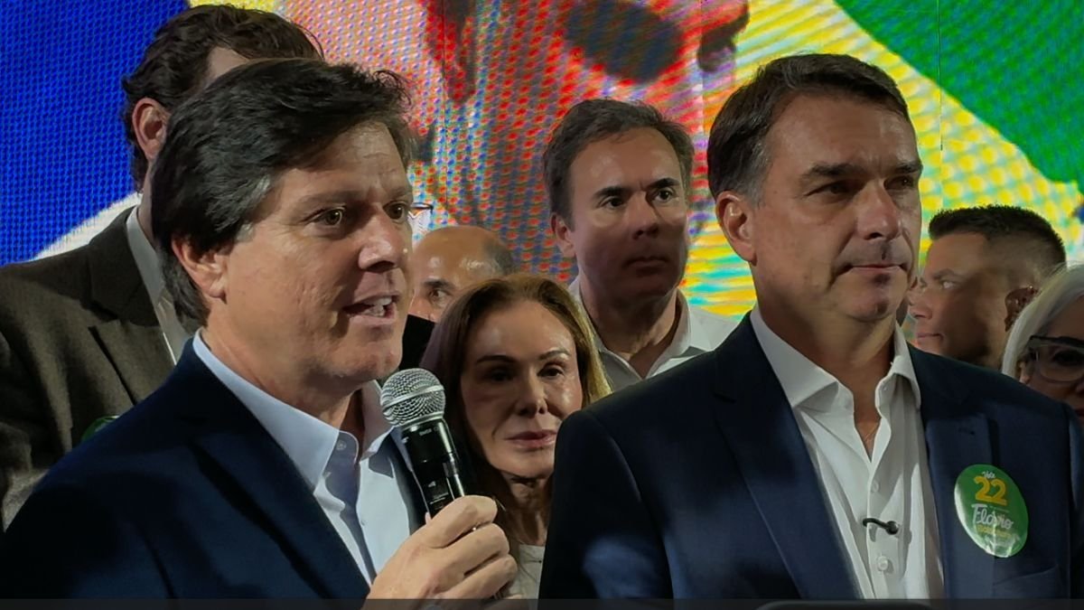 Flávio Bolsonaro fecha com mais partidos e amplia alianças no 2º turno