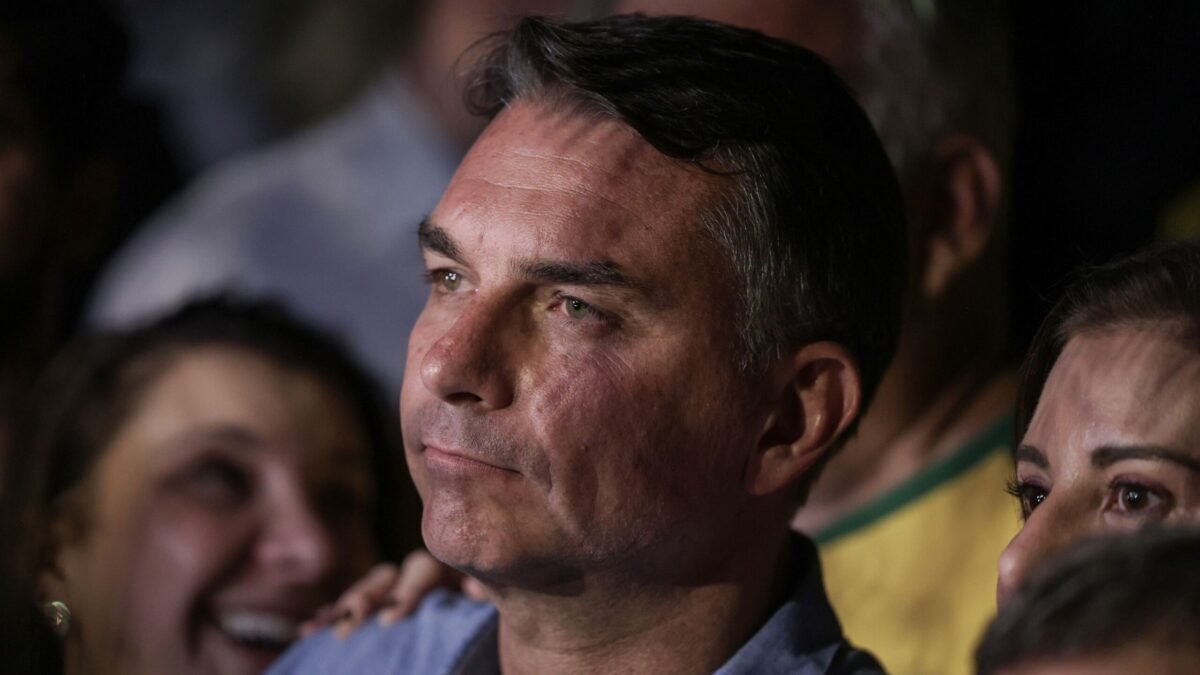 Flávio Bolsonaro votou na PEC do fim da escala 6x1?