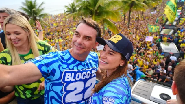 Flávio critica prorrogação da votação, mas própria campanha pediu extensão do horário ao TSE