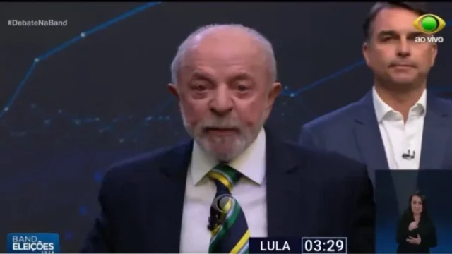 Flávio diz que ‘tem Bolsonaro dentro de Lula’ e presidente ataca adversário dizendo que ele só conhece trabalhadores por literatura