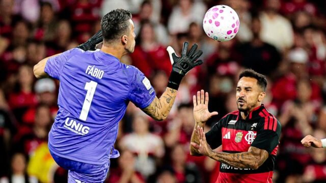 Fraturas na mandíbula reduzem as chances de Danilo voltar ao Flamengo nesta temporada
