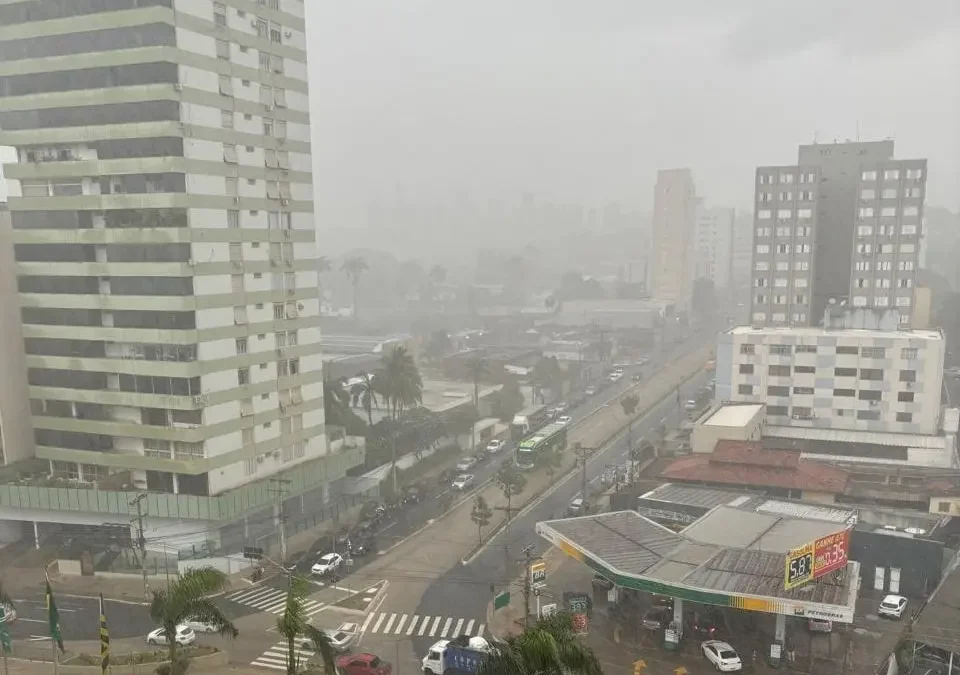 Frente fria pode provocar tempestades e ventos acima de 70 km/h em Goiás