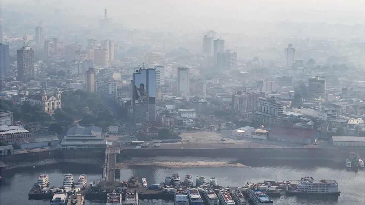 Fumaça de queimadas fecha escolas e universidades em Manaus; ministro do Meio Ambiente explica