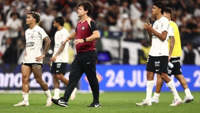 Garro em nova posição e dúvida na zaga: veja a provável escalação do Corinthians para enfrentar o Inter