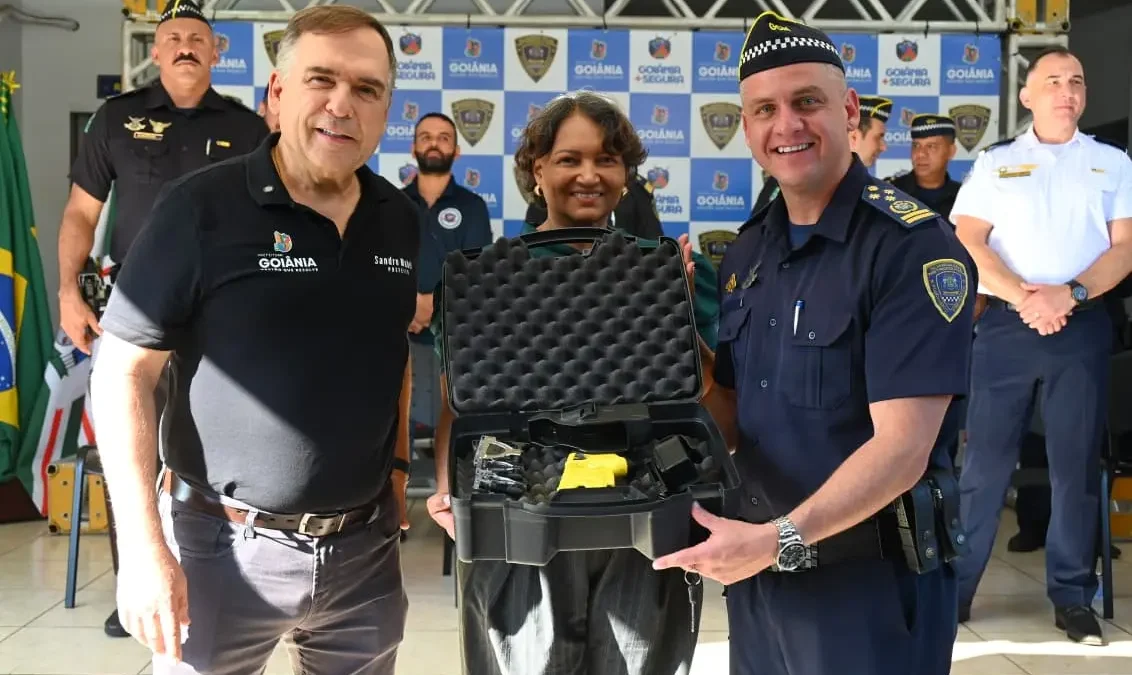 GCM de Goiânia recebe 450 armas menos letais, motos de alta cilindrada e reforço tecnológico