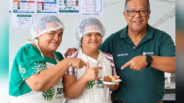 GO: Após curso de panificação, mãe planeja vender salgados junto da filha com síndrome de Down