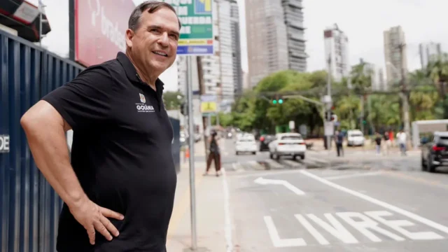Goiânia implanta primeira esquerda livre para reduzir filas no trânsito