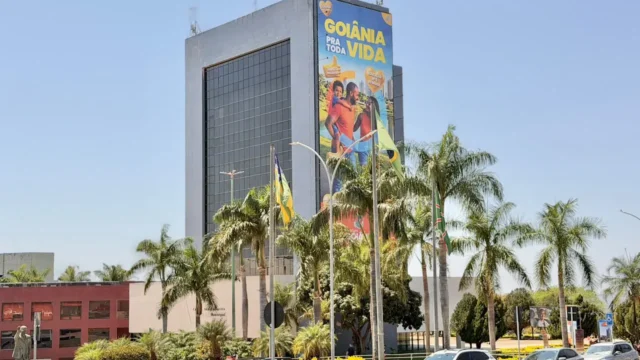 Goiânia propõe reajuste escalonado para administrativos da Educação até 2030