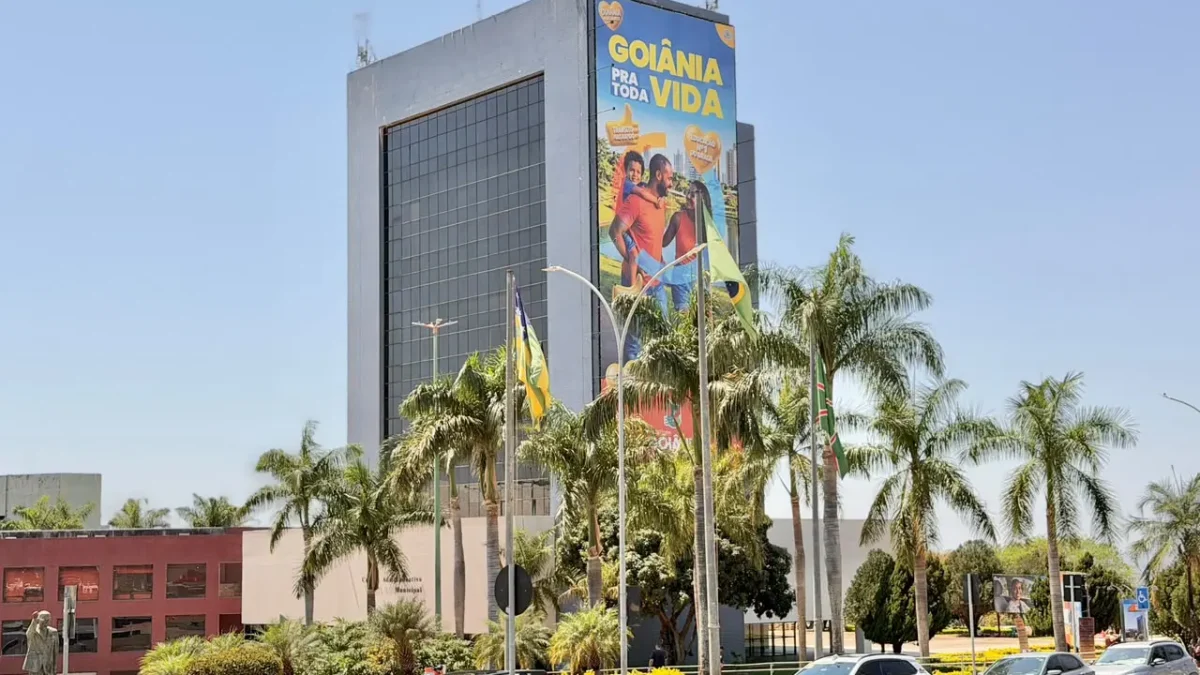 Goiânia propõe reajuste escalonado para administrativos da Educação até 2030