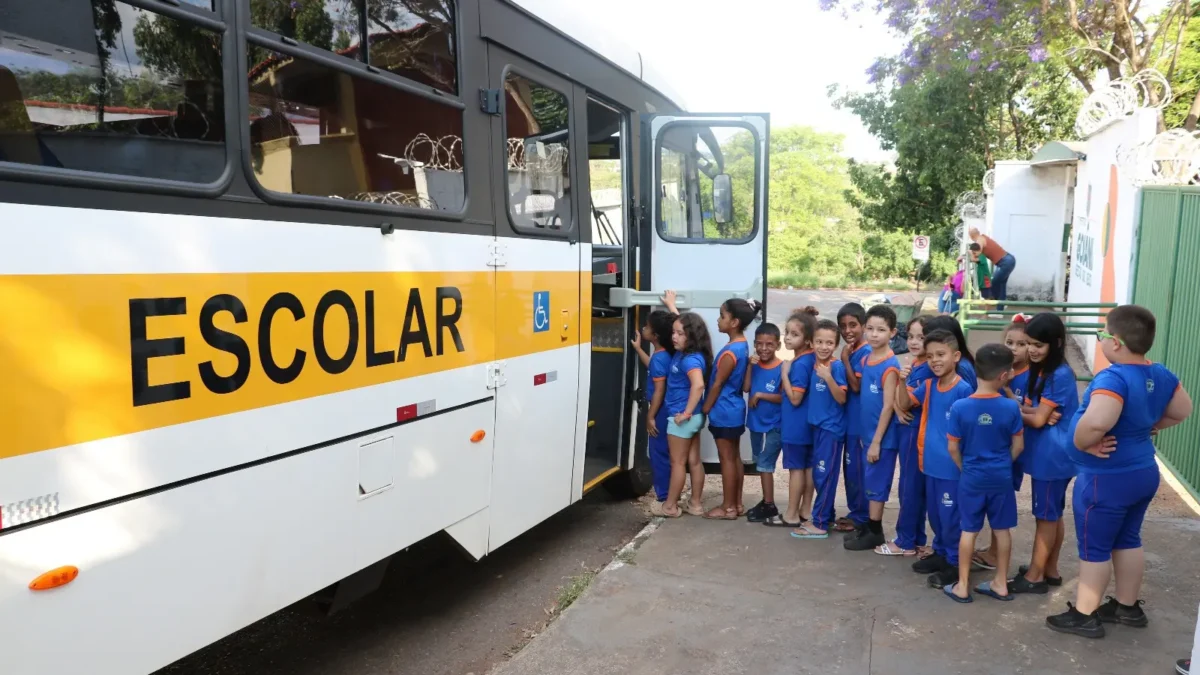 Goiás prevê repasse de R$ 17,3 milhões para transporte escolar nesta sexta-feira