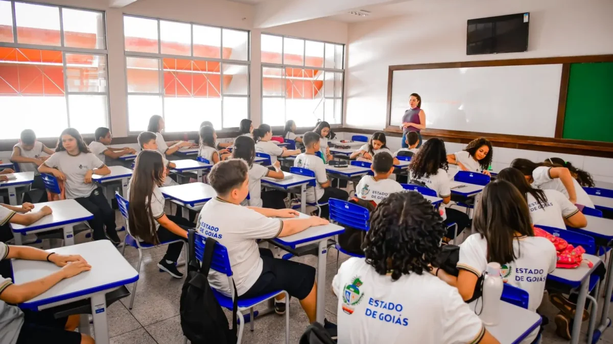 Goiás tem 6º maior salário inicial de professores e fica em 11º na remuneração final