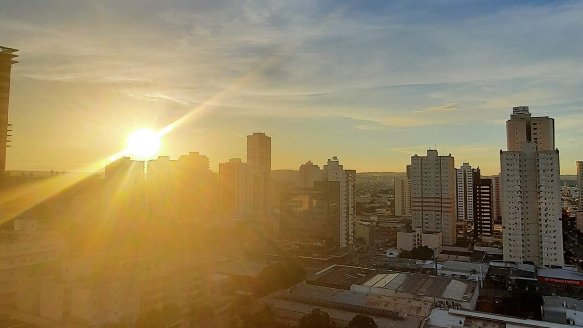 Goiás terá sexta-feira de sol, calor intenso e baixa umidade; veja previsão