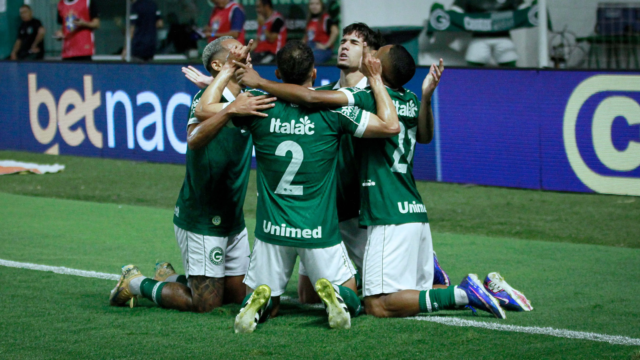 Goiás vence o Athletic-MG com gol no final e segue matematicamente vivo pelo acesso