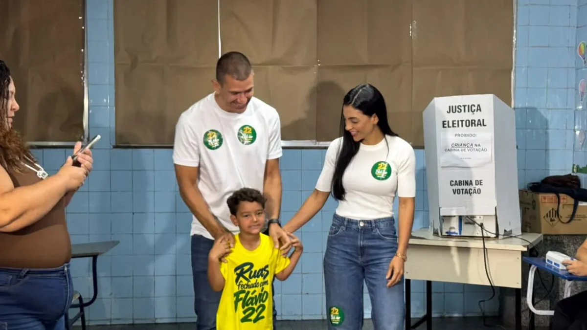 Governador eleito do RJ, Douglas Ruas vota em São Gonçalo
