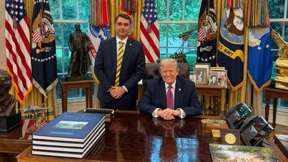 Governo Trump está ciente sobre saída de Flávio Bolsonaro do Brasil, dizem aliados