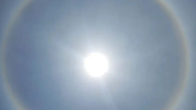 Halo solar: fenômeno forma anel colorido no céu de Bela Vista de Goiás