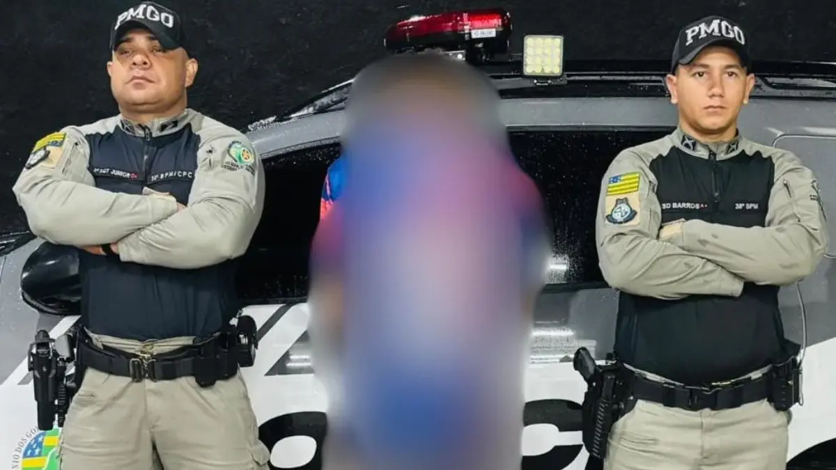 Homem é preso após pular muro e furtar 16 garrafas de cachaça em loja de Goiânia