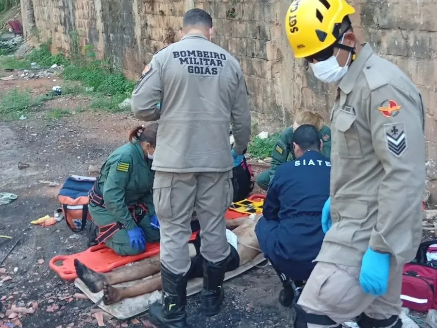 Homem sofre queda de 10 metros em laje no Jardim América e é levado ao Hugol