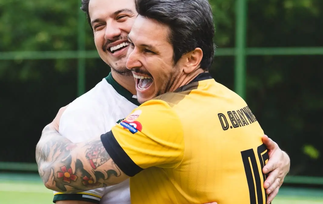 Hugo & Guilherme e Kamisa 10 se enfrentam em futebol beneficente