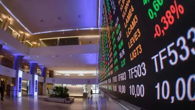 Ibovespa tem forte queda e dólar fecha estável em novo ajuste pós-eleição