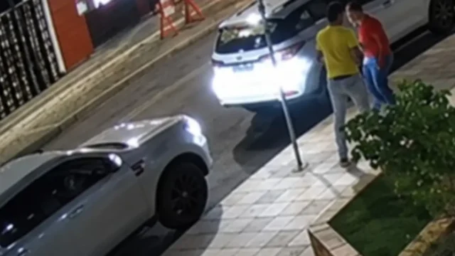 Idoso de vermelho é agredido por homem de verde e amarelo em Goiânia após vitória de Lula