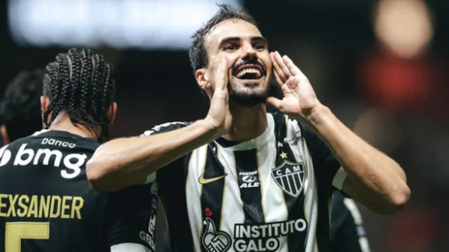 Igor Gomes decide, Atlético-MG bate Coritiba e chega a 50 pontos no Brasileirão