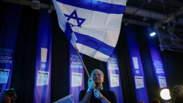 Israelenses batem recorde de participação eleitoral para julgar Netanyahu em tempo de guerra