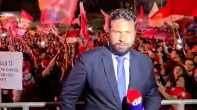 Jornalista da Jovem Pan é alvo de ofensas em ato pró-Lula em SP