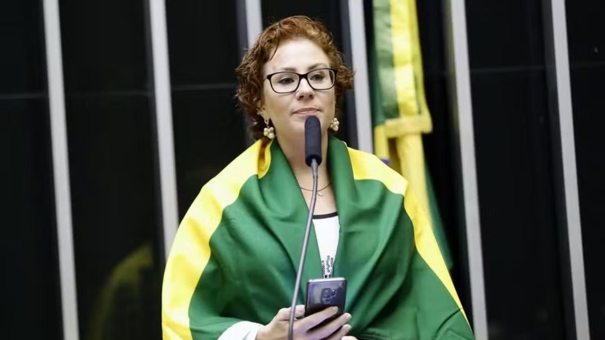 Justiça Italiana agenda nova audiência sobre extradição de Carla Zambelli