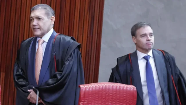 Kassio e Mendonça fizeram minuta para vetar canais políticos de WhatsApp antes do 2º turno; chefe do TSE descarta medida