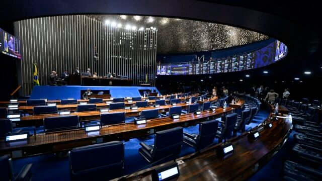 Lideranças políticas repercutem aprovação do fim da escala 6×1 no Senado